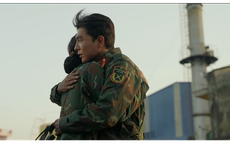 Vỡ òa giây phút Trung tá Minh Kiên (Steven Nguyễn) bước ra từ đám cháy