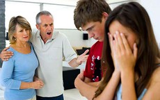 Nghịch cảnh 'ăn bám cha mẹ' kiểu mới: Không xin tiền nhưng đang vắt kiệt một cách tinh vi