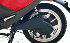 Trải nghiệm xe máy điện Honda giá 13,8 triệu đồng bán ở Việt Nam thiết kế đẹp, trang bị tiện lợi vượt tầm giá, rẻ hơn cả Wave Alpha thích hợp đi trong đô thị