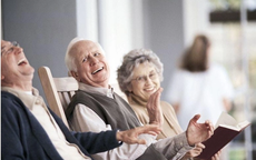 Bi kịch tuổi già không phải là thiếu tiền, mà là để 4 kiểu người này 'ám' trong nhà