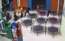 Clip táo tợn xông vào phòng tập thể dục cướp dây chuyền