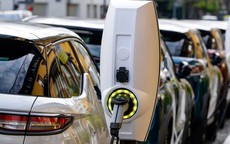 Tin sáng 16/3: Dùng xe điện có phải kiểm định khí thải như xe xăng? Đề xuất 3 trường hợp thuộc diện tiêm chủng bắt buộc từ 1/7