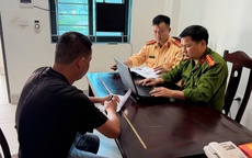 Tin mới nhất vụ xe bán tải đỗ chắn đường ở Nghệ An: Tài xế bị phạt, trừ điểm giấy phép lái xe