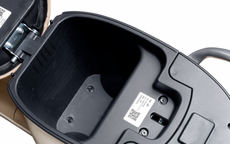 Thực tế xe máy điện giá 14,5 triệu đồng bán ở Việt Nam thiết kế xinh xắn, cốp rộng, pin bền, đi 75km/lần sạc, rẻ hơn Vision, Wave Alpha