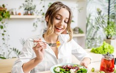 3 thời điểm 'vàng' bổ sung protein trong ngày: Chuyên gia chỉ rõ cách ăn đúng