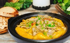 Món đậu phụ sốt cà chua cho thêm một nguyên liệu sẽ khiến hương vị bùng nổ, ngập tràn vị ngon ngọt