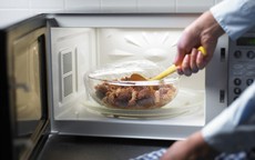 Các tuyệt chiêu hâm nóng đồ ăn bằng lò vi sóng