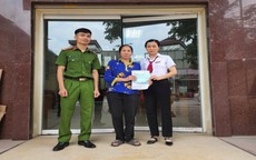 Tài khoản ngân hàng của người phụ nữ SN 1962 bất ngờ có giao dịch 20 triệu đồng, công an nhanh chóng vào cuộc xác minh