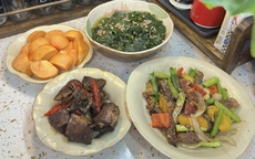 Những mâm cơm 3 người dưới 150.000 đồng của mẹ đảm Hải Phòng