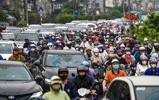 Hà Nội cấm xe qua cầu Long Biên: Người dân chật vật tìm cách qua sông Hồng