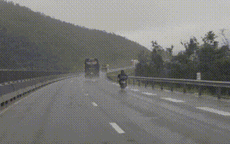 Thanh niên chạy xe máy vào cao tốc vì đi theo phần mềm dẫn đường