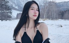 Á hậu là giảng viên đại học gây chú ý khi diện nội y giữa trời tuyết trắng