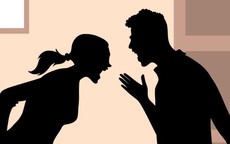 Cãi nhau với vợ giữa đường, chồng nhận bài học nhớ đời