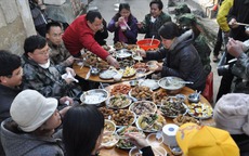 Cha mẹ mất, tôi từ chối cho anh em về nhà ăn Tết: Đau đớn nhưng cần thiết