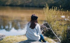 Chia tay xong vẫn lén xem Facebook người cũ: 5 cung hoàng đạo khó dứt tình nhất