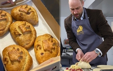 William làm bánh gối tặng vợ con