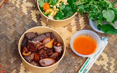 Quán nộm lim tá lả vỉa hè 36 năm đông kín khách ở Hà Nội