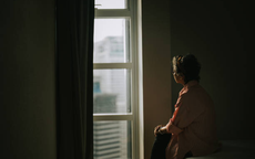 Đề nghị đưa mẹ chồng vào viện dưỡng lão, tôi cảm động rớt nước mắt vì phản ứng của cả nhà chồng