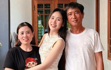 Bố là tài xế, mẹ nhân viên văn phòng của Á hậu quê xứ Huế lần đầu xuất hiện cùng con gái