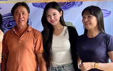 Á hậu Khánh Như về quê sau đăng quang, hình ảnh bố mẹ bán hàng ăn gây chú ý