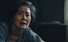 Cắt liên lạc với gia đình để sống cùng bạn trai 'đại gia' quen ở bãi rác, cụ bà mất sạch tiền dưỡng già