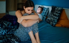 Khi một người muốn 'đổi mới', người kia lại thích an toàn: Mâu thuẫn âm thầm trong đời sống tình dục trung niên