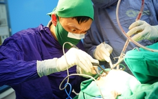 Người đàn ông 55 tuổi phát hiện ung thư amidan hiếm gặp từ dấu hiệu nhiều người Việt bỏ qua