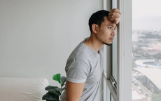 Lấy tôi 5 năm, vợ vẫn phục vụ mẹ chồng cũ cứ như làm dâu 2 nhà