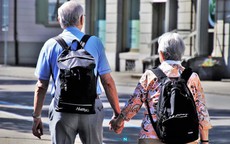 Tiêu sạch 1,9 tỷ để tận hưởng tuổi già, khi biến cố xảy ra vợ chồng tôi chỉ biết khóc gọi con