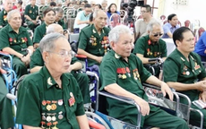 Những ai được nhận quà của Nhà nước dịp lễ 30/4?