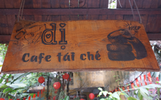 Độc đáo quán cà phê tái chế từ rác cho người yêu sống xanh