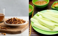 Tại sao nhà hàng thường mang lạc rang, dưa chuột chẻ trước khi lên đồ ăn?