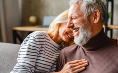 Ngủ riêng suốt 10 năm vẫn hạnh phúc: Bí quyết giữ hôn nhân của cặp vợ chồng trung niên