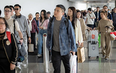 Tin sáng 24/1: Hà Nội dự kiến cấm xe máy xăng theo giờ tại vùng lõi Hoàn Kiếm; nhiều đường bay du lịch cháy vé dịp 30/4-1/5