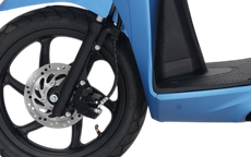 Trải nghiệm xe máy điện giá 26 triệu đồng ở Việt Nam thiết kế sang trọng giống Vision, đi 70km/lần sạc được lòng chị em