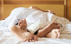 Bắt quả tang vợ ngoại tình, chồng uống rượu 'lấy can đảm' và cái kết rúng động