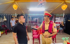 CSGT Huế siết kiểm soát điều kiện hoạt động thuyền rồng, đảm bảo an toàn khách du lịch