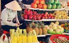 Loại quả Việt đang bán đầy chợ giá chỉ hơn chục nghìn đồng/quả, tiểu thương hướng dẫn cách chọn hàng ngọt lịm, mọng nước chỉ qua những chi tiết nhỏ này