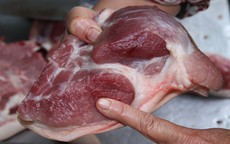 Thịt lợn có 4 đặc điểm này, rẻ mấy cũng đừng vội mua: Cẩn thận “rước bệnh” về nhà