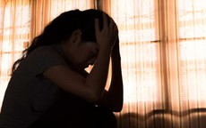 Vay tiền để sống, chồng vẫn không chịu về quê vì sợ 'người ta cười vào mặt'