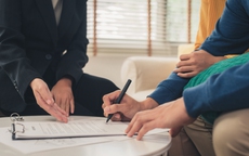 Cụ ông để vợ cũ thừa kế toàn bộ tài sản, con trai phản đối dữ dội và cái kết không ngờ