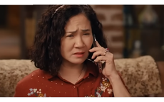 Bà Diện (NSƯT Nguyệt Hằng) tức giận khi nhà xưởng bị đóng cửa vì gây ô nhiễm môi trường