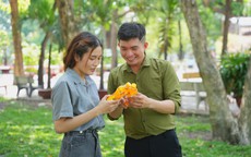 Sau khi giải khát, nhiều người nán lại để xé nhãn: Điều gì khiến thói quen này lan rộng trong mùa hè?