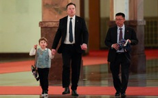 Con trai tỷ phú Elon Musk 'chiếm sóng' tại Bắc Kinh khi diện trang phục đậm chất Trung Hoa