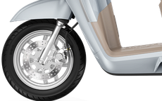 Xe máy điện giá 28,9 triệu đồng ở Việt Nam thiết kế thanh lịch, pin rời LFP, đi 120 km/lần sạc, có TCS, GPS như xe ga cao cấp, rẻ hơn Vision