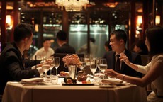 Thanh toán giúp 15 triệu đồng cho bữa tiệc nghỉ hưu của đồng nghiệp, 2 năm sau tôi bất ngờ đổi đời