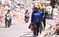 Tin sáng 25/5: Nắng nóng gay gắt người dân Hà Nội vật vã giữa 'chảo lửa' 38,7 độ C; người dùng MXH có hành vi sau bị phạt đến 50 triệu đồng