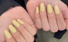 Chán màu nail trung tính nhưng ngại sặc sỡ vì quá nổi bật, hãy thử màu vàng bơ