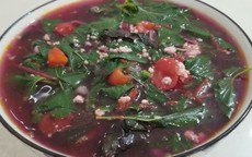 Loại rau mùa hè giàu sắt hơn thịt bò, dễ trồng quanh năm, nấu canh cực ngon được bán đầy chợ Việt