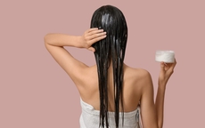 'Càng gội càng nhiều gàu': Sự thật ngỡ ngàng đằng sau mái tóc lúc nào cũng ngứa